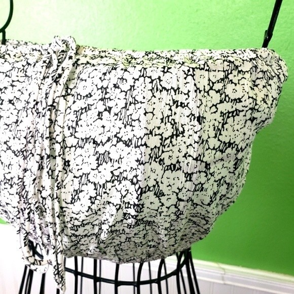 Volcom Skater Women's White Daisy Tube Crop Top Size XS - Picture 3 of 11